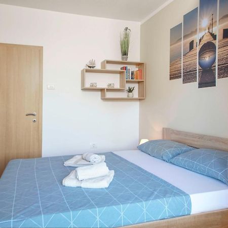 Apartmaji Pri Bosi Nogi อิซอลา ภายนอก รูปภาพ