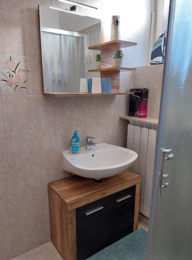 Apartmaji Pri Bosi Nogi อิซอลา ภายนอก รูปภาพ