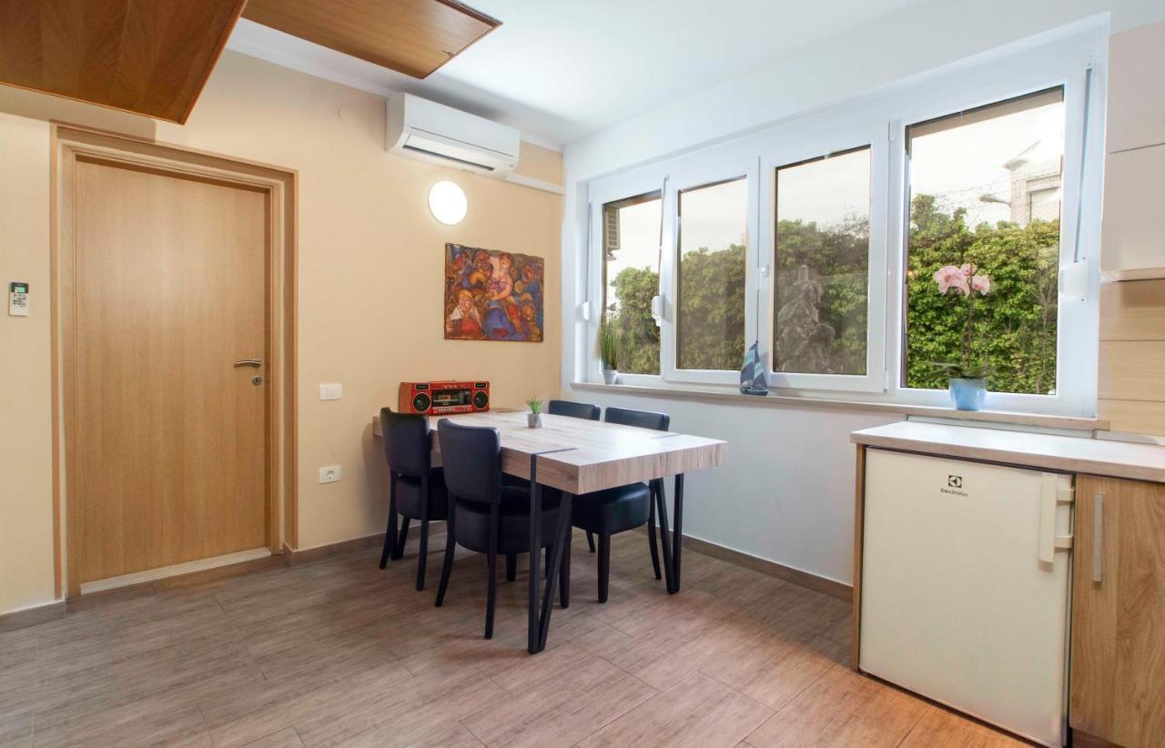Apartmaji Pri Bosi Nogi อิซอลา ภายนอก รูปภาพ