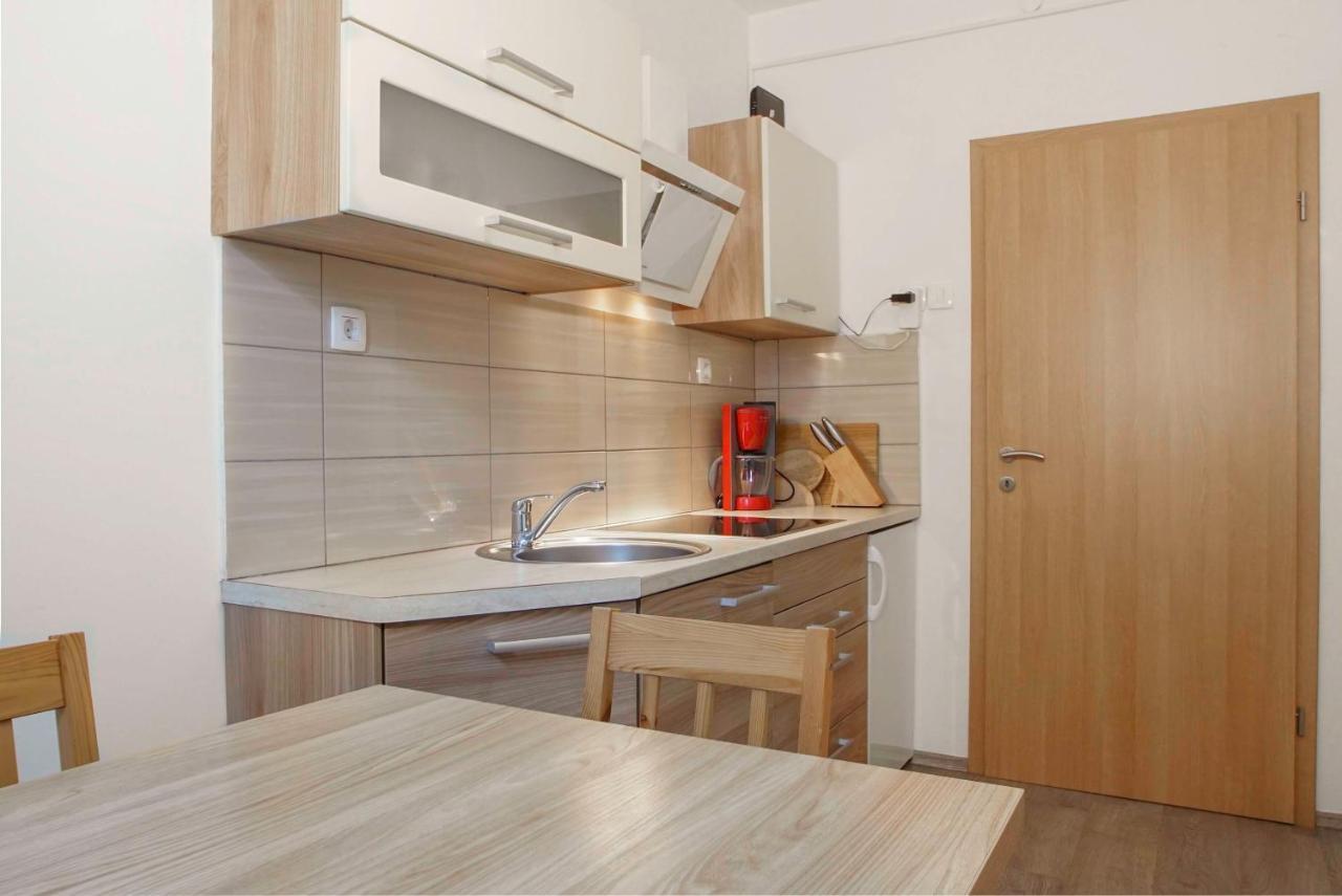 Apartmaji Pri Bosi Nogi อิซอลา ภายนอก รูปภาพ
