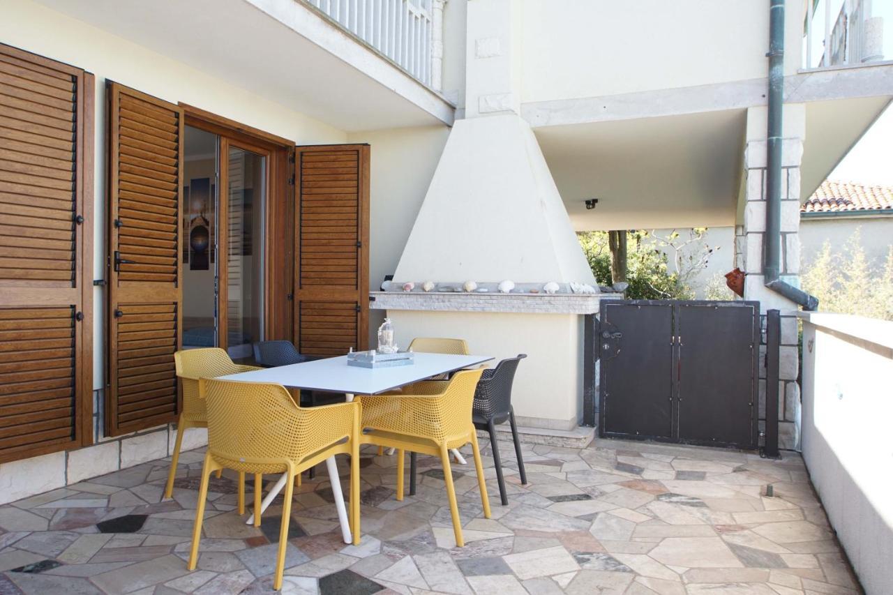 Apartmaji Pri Bosi Nogi อิซอลา ภายนอก รูปภาพ